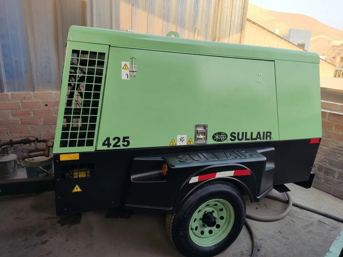 Compresora Sullair 425 sobre remolque, en el patio de LUAL